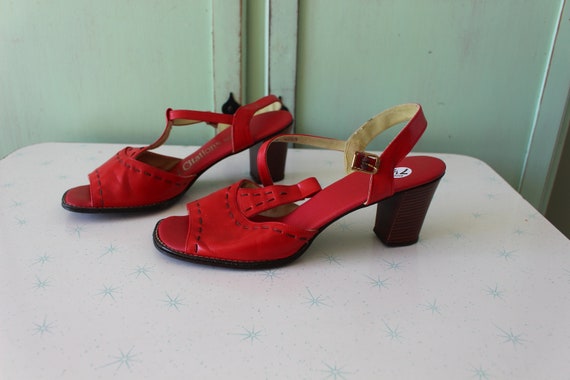 1960s Red Vtg Sling Back Peep Toed Heels....size … - image 3