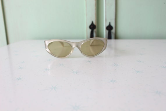 1950s 1960s Cat Eye Sunglasses...vintage eyewear.… - image 2