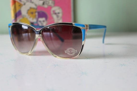 Vintage 1980s MOD GIRL Sunglasses....fancy. big l… - image 6