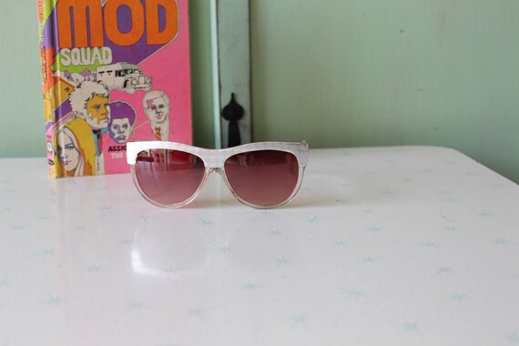 Vintage MOD Twiggy Sunglasses...rare. womens. jac… - image 2