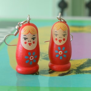 Vintage RUSSIAN NESTING DOLL Earrings...dangly. cute. kitschy. vintage charms. creepy. charm earrings. retro. kitsch jewelry. doll charms
