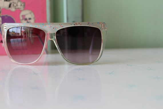 Vintage 1980s MOD GIRL Sunglasses....fancy. big l… - image 3