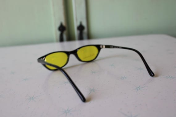 90s Sunglasses: Small Lens, Tinted Retro Shades View 4