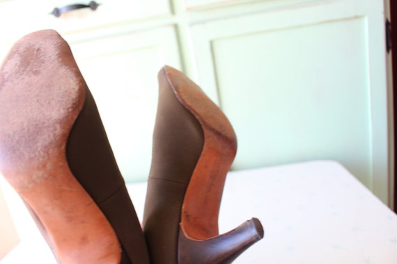 SALE//// 1950s 1960s Fancy Classic Heels....brown… - image 7