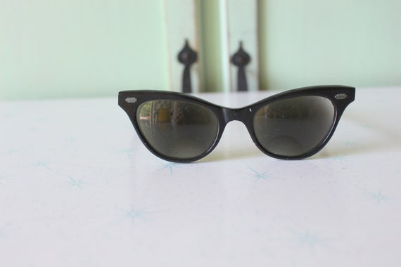 1960s 1970s Vintage Funky Cateye Sunglasses......… - image 1