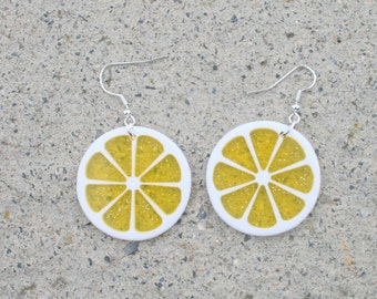 Vintage LEMON Earrings....dangly. cute. kitschy. vintage charms. lemonade. charm earrings. retro. kitsch jewelry. fruit. lemon slice. drink