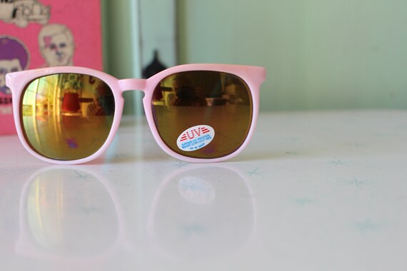 Vintage MOD GIRL Pink Sunglasses....rare. womens … - image 4