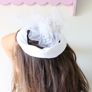 Vintage 1960s Lace Tulle Fascinator: Bridal Wedding Hat
