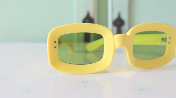 1950s 1960s MOD GIRL Sunglasses...yellow. oversiz… - image 1