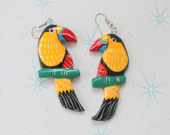 Vintage New Old Stock TOUCAN Bird Earrings...yellow. kitsch. retro. parrot. animal lover. bird jewelry. zoo animals. safari. jungle. bird