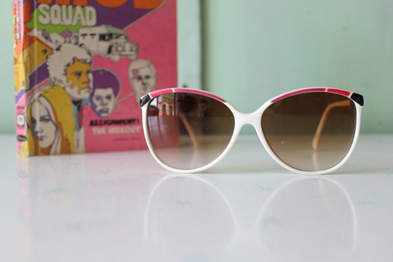 Vintage Taiwan ROC Sunglasses...rare. mod sunglas… - image 4