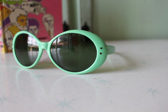 1970s TWIGGY MOD Sunglasses....rare. twiggy. wome… - image 4