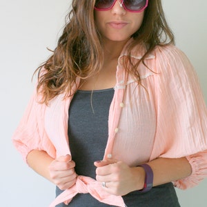 1980s Peach Crop Top: Kitsch Summer Festival Clothing (S/M)