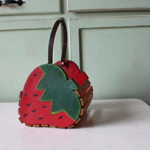 1970s STRAWBERRY Wooden Purse......retro. summer. colorful. kitsch. mod. beach. handbag. 1970s. indie. colorful. fruit patch. strawberry. image 4