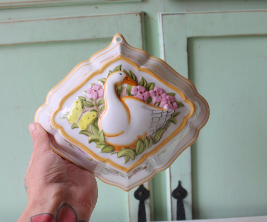 1986 Vintage Duck Wall Art Decor Porcelain Mould.....kitchen. Kitsch