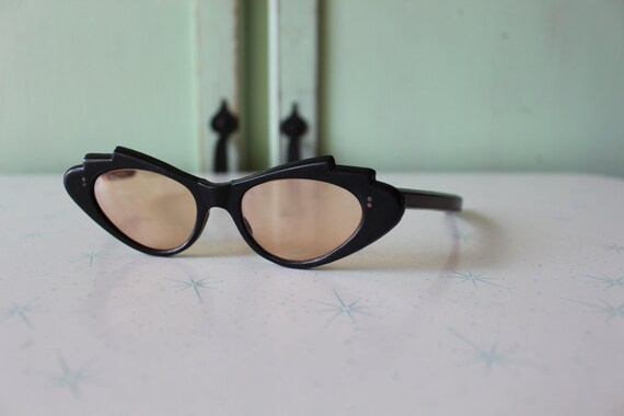 1970s Vintage Funky Old Hollywood Cateye Sunglass… - image 2