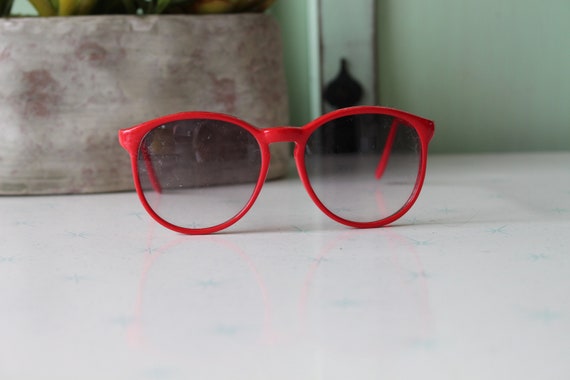 Vintage 1980s MOD GIRL Sunglasses....fancy. big l… - image 3