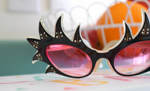 1940s 1950s Cat Eye Sunglasses...vintage. fancy. c