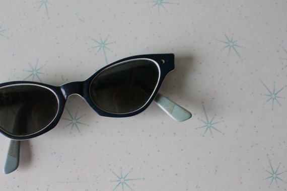 1960s Vintage CAT EYE Blue Sunglasses....vintage … - image 4