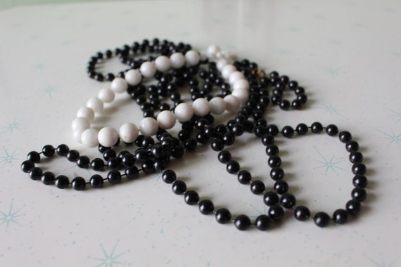 1980s Vintage NECKLACE Set of 3...black. retro ac… - image 5