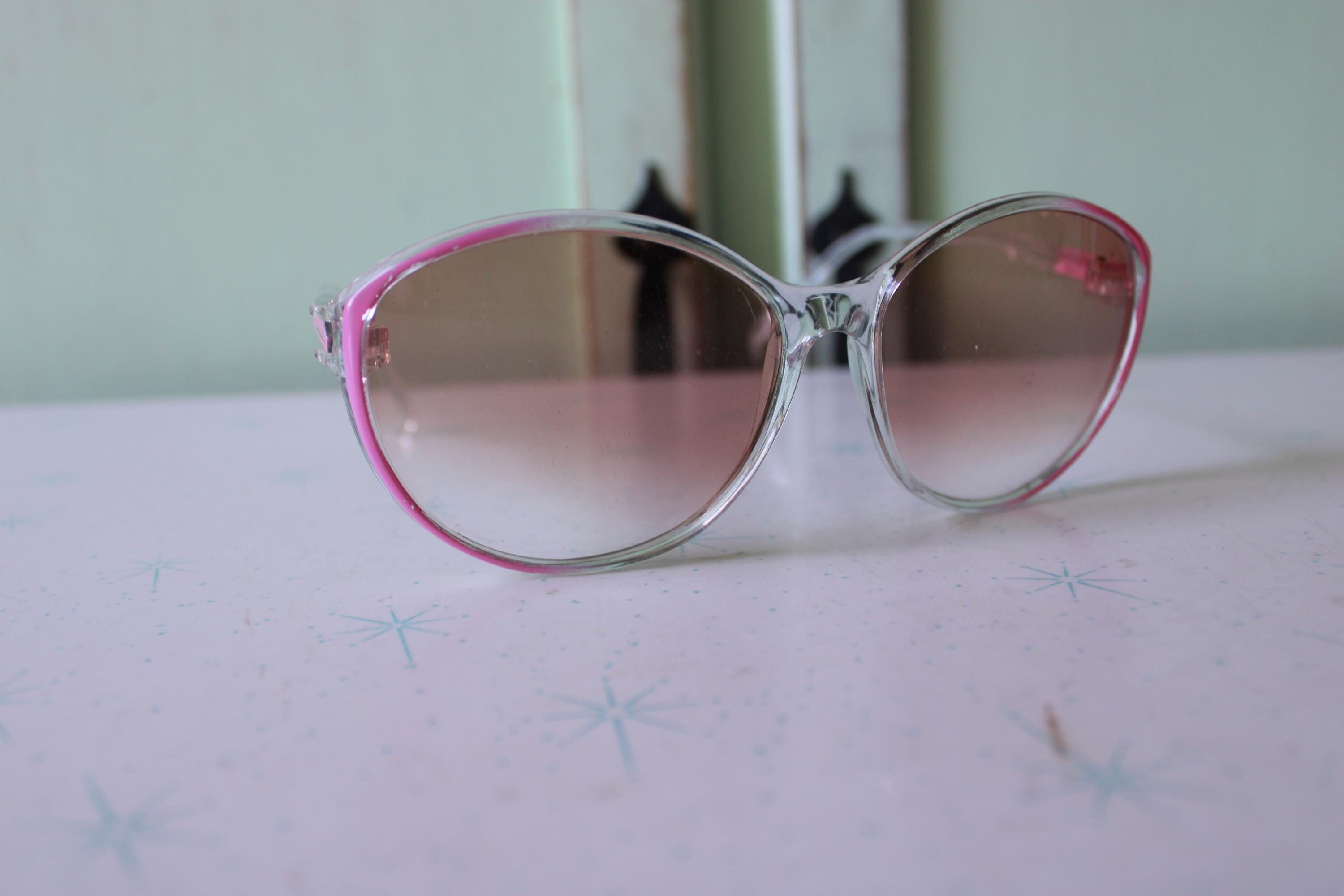 Vintage 1980s Pink Oversized Sunglasses: Retro Funky Style  display picture 2