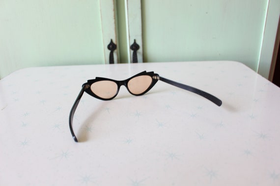 1970s Vintage Funky Old Hollywood Cateye Sunglass… - image 4