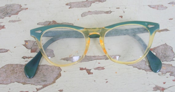SALE//// 1950s 1960s Vintage CAT EYE Glasses....v… - image 1