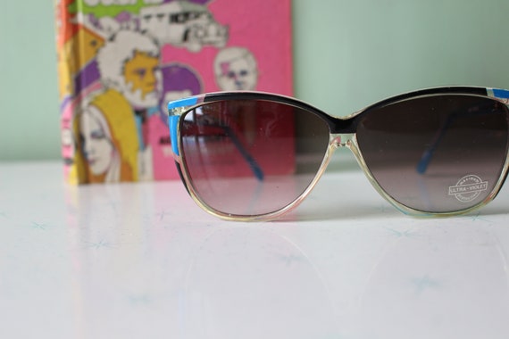 Vintage 1980s MOD GIRL Sunglasses....fancy. big l… - image 2