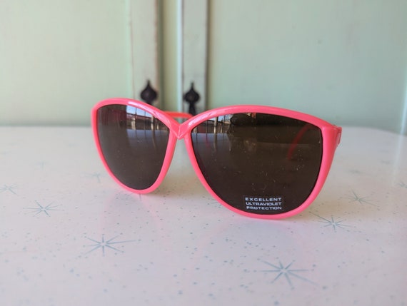 SALE//// Vintage 1980s MOD Sunglasses..fancy. big… - image 1