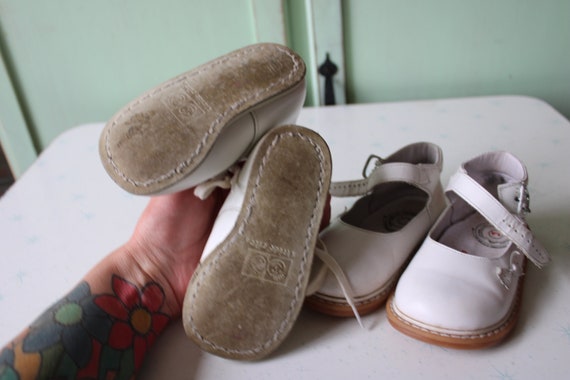 Vintage Baby Shoes Lot of 2......kids. retro. bab… - image 4