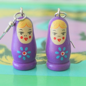Vintage RUSSIAN NESTING DOLL Earrings...dangly. cute. kitschy. vintage charms. creepy. charm earrings. retro. kitsch jewelry. doll charms
