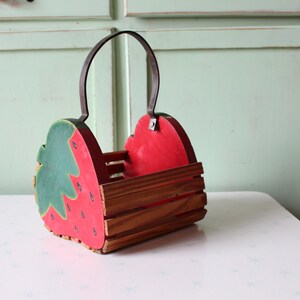 1970s STRAWBERRY Wooden Purse......retro. summer. colorful. kitsch. mod. beach. handbag. 1970s. indie. colorful. fruit patch. strawberry. image 2