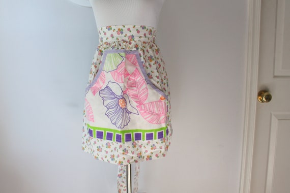 1960s Floral Vintage Apron: Retro Kitsch Kitchen Decor