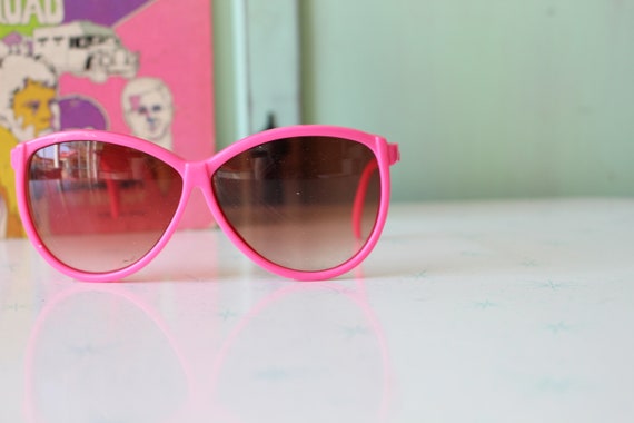 Vintage PINK Mod Taiwan ROC 1970s 1980s Sunglasse… - image 4