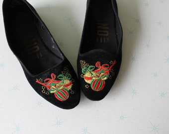 GITANO CHRISTMAS Flats....size 5.5 Shoes...womens. -