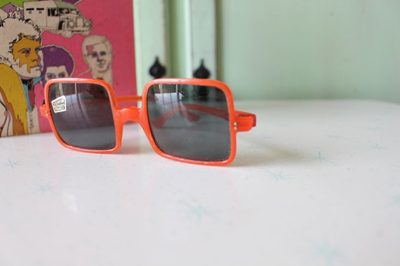 1970s TWIGGY MOD Orange Sunglasses..... rare. twi… - image 5