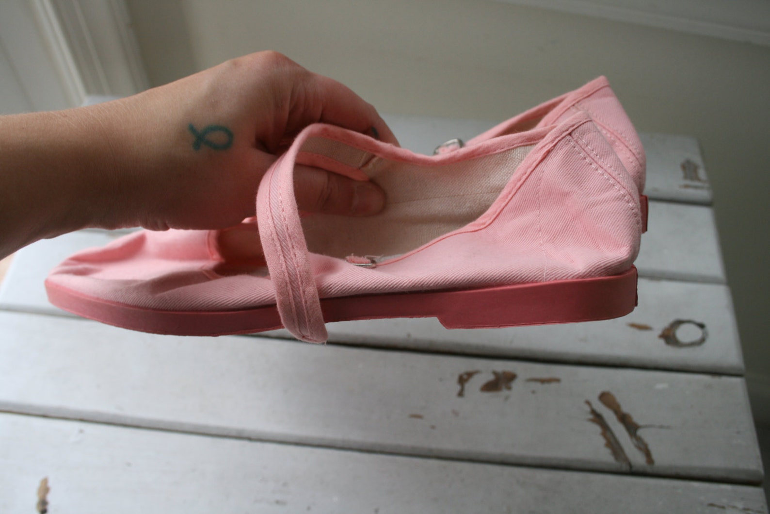 1990s pink ballet flats..size 9 womens...retro. wedges. boho wedding. flats. fabric shoes. indie. twiggy. bride. urban. canvas f