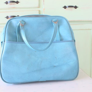 Vintage reiskoffer uit de jaren 1970... retro. vintage bagage. . koffer. Jaren 70. mod. twijgje. hip. mode. hipster. blauw. uniseks.