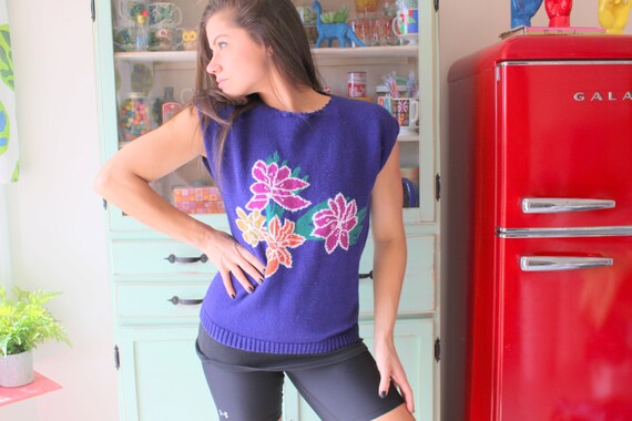 1980s Floral Sweater Vest: Vintage Boho Kitsch, Size Large