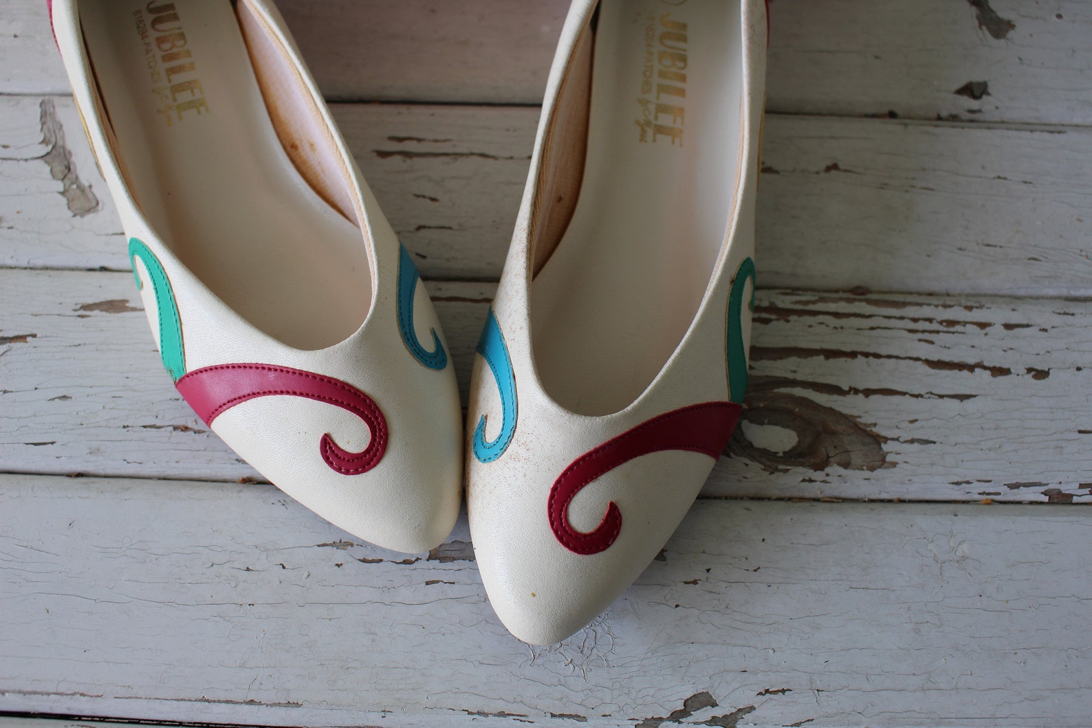 vintage rainbow flats...size 6.5 womens....ballet shoes. 80s flats. retro. jubilee urban. boho. hipster. fancy. pretty. mod. par