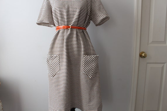 1970s GROOVY Vintage MOD Striped Brown Swirl Dres… - image 3