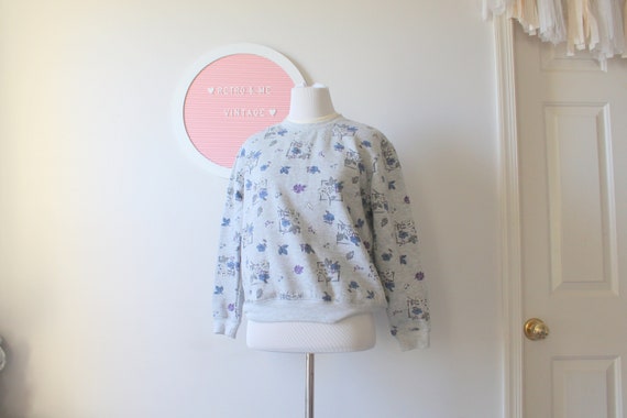 1980s Floral Sweatshirt: Gray Blue Retro Granny Style
