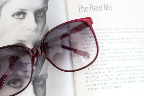 SALE/// Vintage Big Sunglasses....rare. womens ey… - image 4