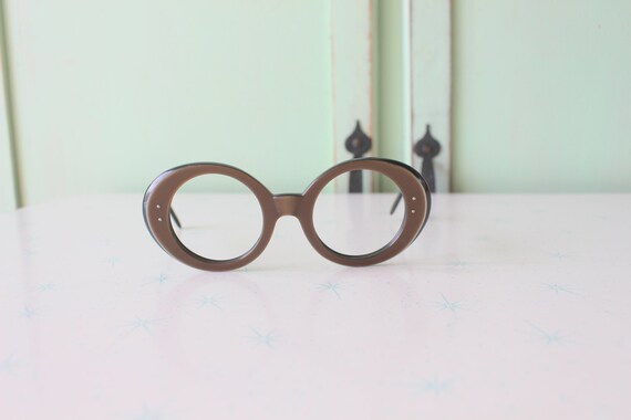 Vintage MOD GIRL Sunglasses.......rare. womens eye