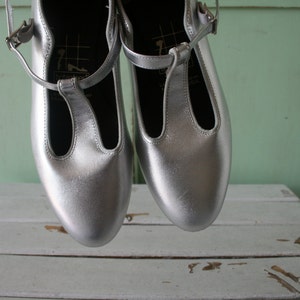 1980s SILVER LEATHER TicTacToe Flats...size 7.5 womens...mod. tictactoes. 1980s. hipster. retro. new vintage. dancing. ballet. indie. dance image 5