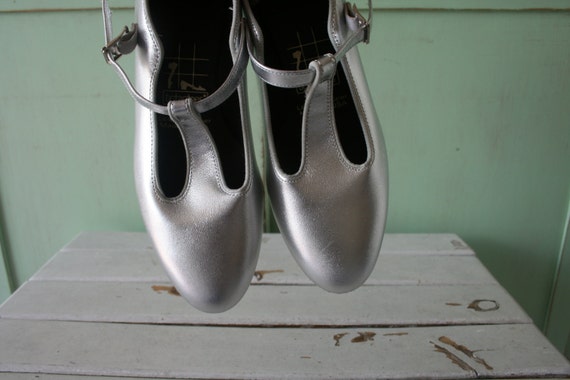 1980s SILVER LEATHER TicTacToe Flats...size 7.5 w… - image 5