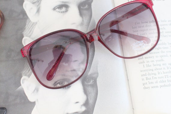 SALE/// Vintage Big Sunglasses....rare. womens ey… - image 1