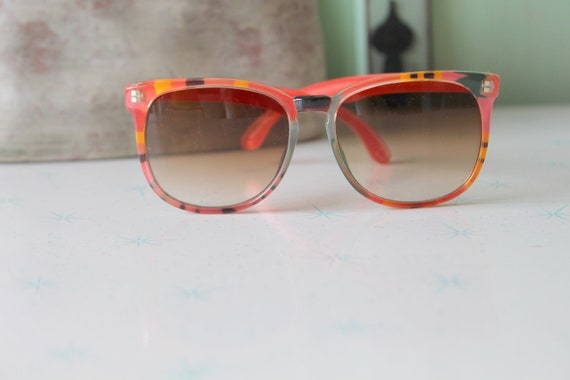 Vintage 1980s MOD GIRL Sunglasses...rare. womens e