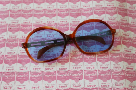 Vintage 1960s MOD GIRL Sunglasses....fancy. big l… - image 2