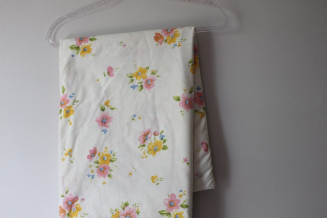 Vintage 1980s Retro FLORAL Bed Sheet...full. adults bedding. Etsy